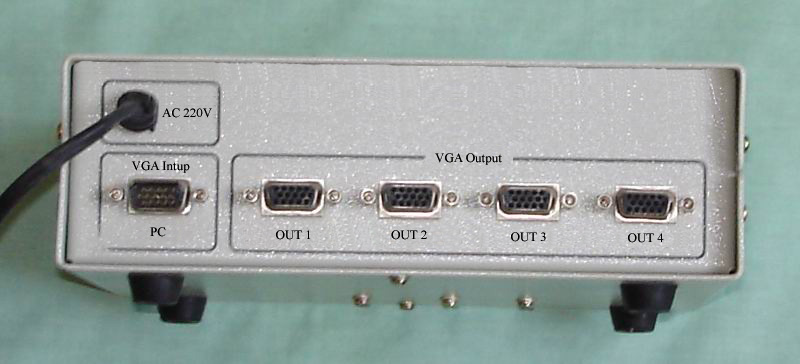 one in 4 out VGA Splitter